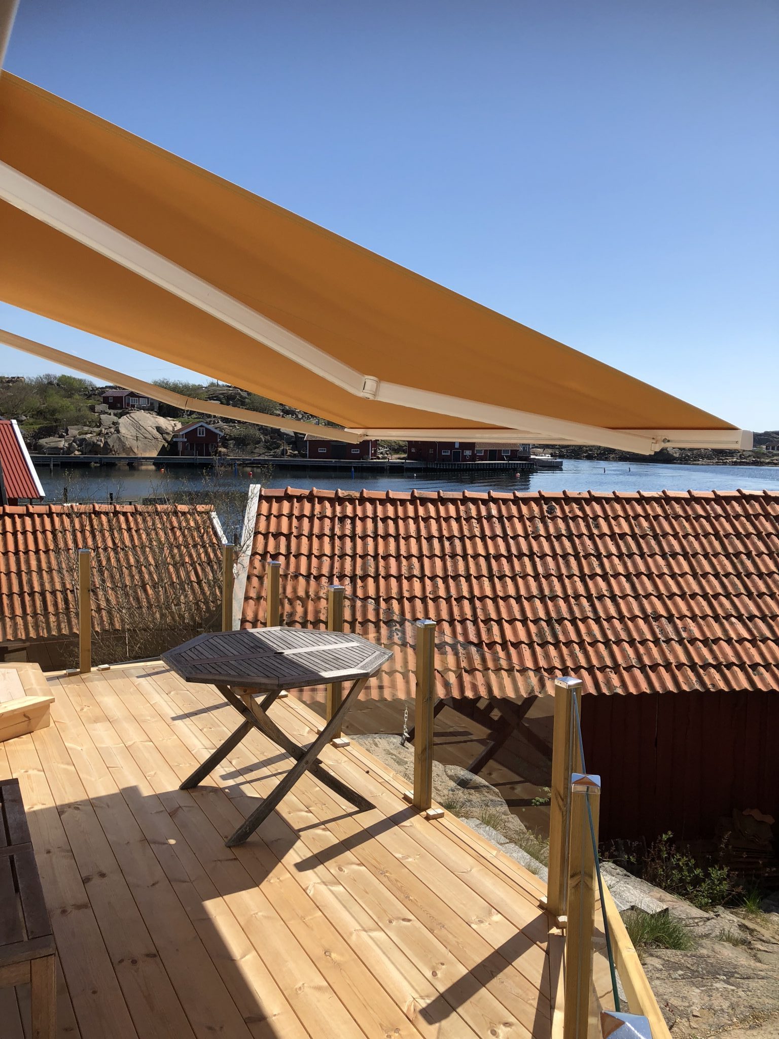 Utvändigt Alkstrand Markis och persienn AB